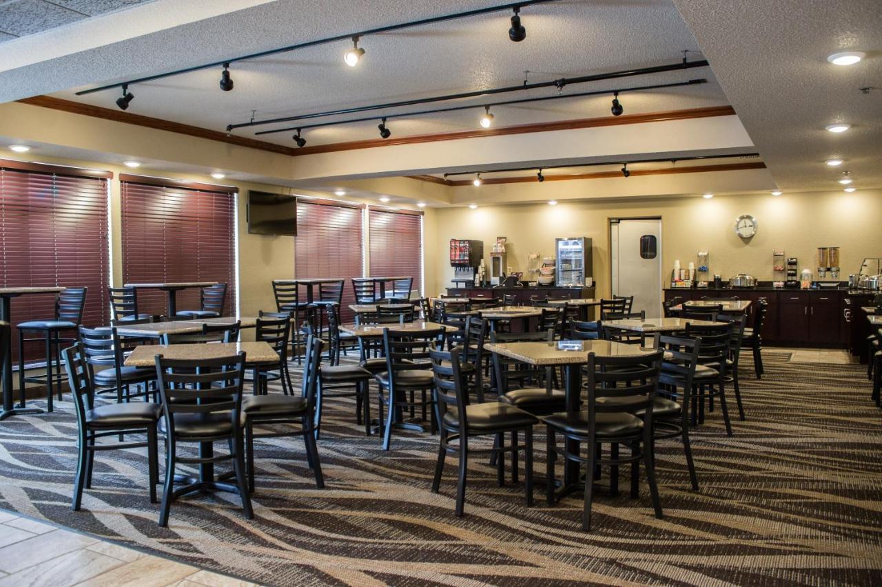 Cobblestone Suites - Oshkosh Exteriör bild