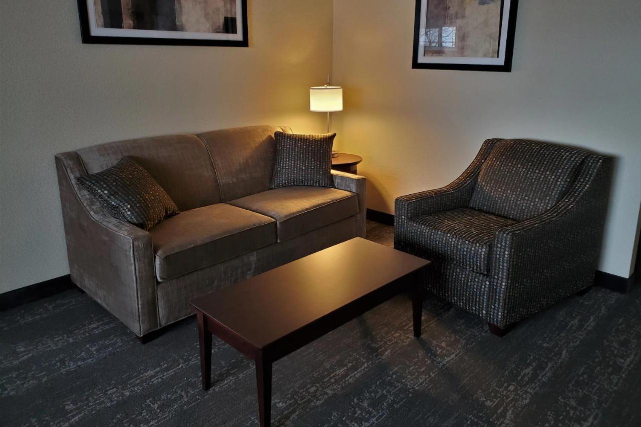 Cobblestone Suites - Oshkosh Exteriör bild